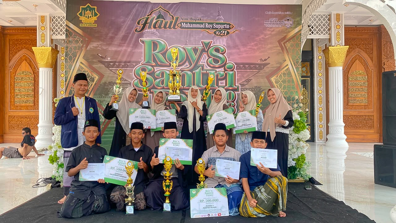 Darul Ma’arif Al-Falah Sintang Sabet Juara Umum Roy’s Santri Fest 2026