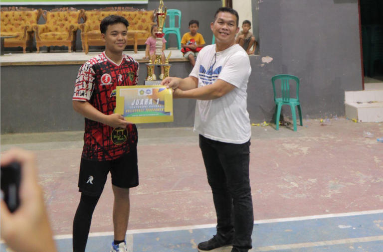 MTs Juara Bola Voli Sekadau